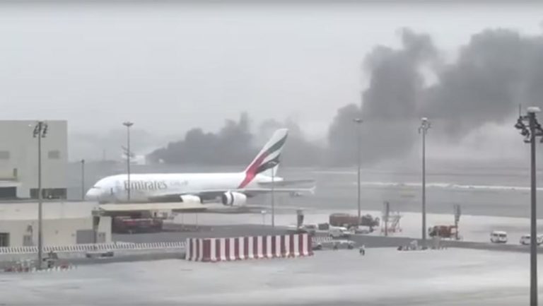 Φωτιά σε αεροσκάφος της Emirates στο Ντουμπάι – Σώοι επιβάτες και πλήρωμα (video)