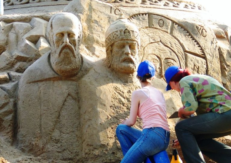 Ξεκινά στο Ηράκλειο το φεστιβάλ γλυπτικής στην άμμο
