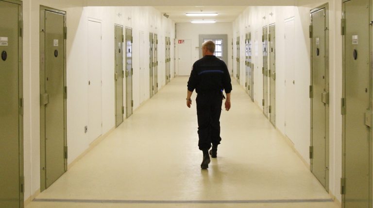 Έληξε η ομηρία φύλακα από κρατούμενο σε φυλακή της Γαλλίας
