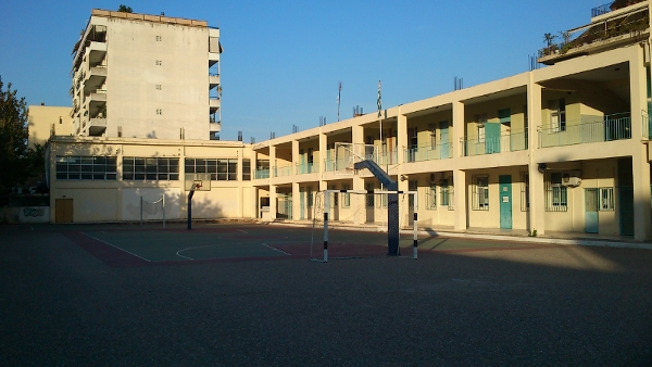 Προσωρινό πάρκινγκ στο 2ο Λύκειο Πύργου