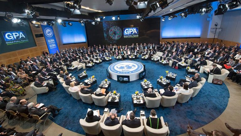 Κ. Ρέγκλινγκ: Εκταμίευση δόσεων μόνο μετά τις αποφάσεις για συμμετοχή του ΔΝΤ
