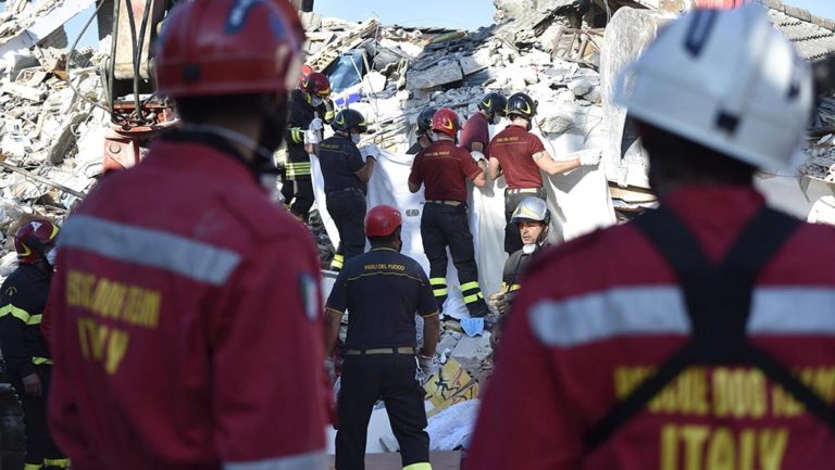 Ιταλία: Συνεχίζονται οι έρευνες στις ισοπεδωμένες περιοχές – «Δεν εγκαταλείπουμε κανέναν» (video)