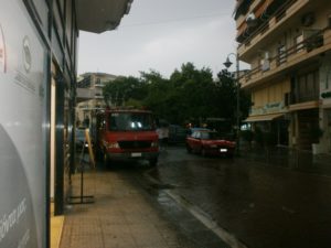 Εικόνες βιβλικής καταστροφής από την έντονη κακοκαιρία στα Τρίκαλα