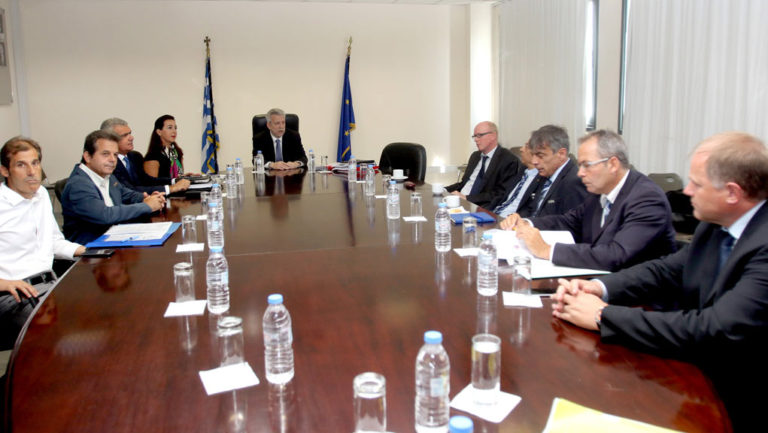 Στο πλευρό της Πολιτείας FIFA και UEFA (video)