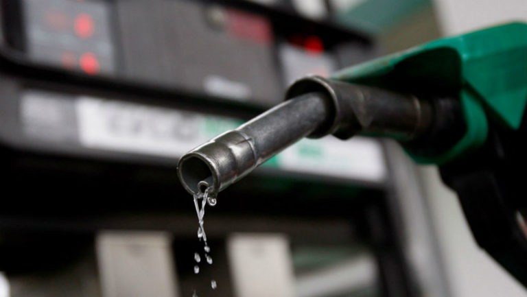 Τον καθορισμό πλαφόν στις τιμές των καυσίμων σε 17 νομούς της χώρας, εισηγείται η ΡΑΕ
