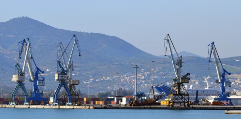 Βόλος: Ασφαλτοστρώνονται οι δρόμοι του λιμανιού