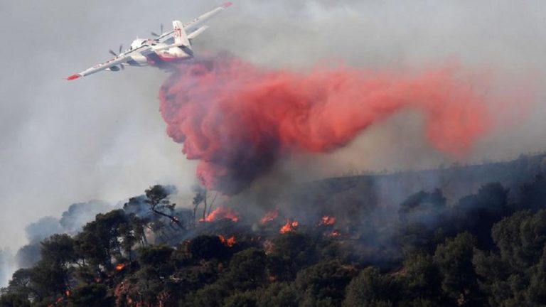 Ανεξέλεγκτες πυρκαγιές στη Μασσαλία – Τέσσερις πυροσβέστες τραυματίστηκαν