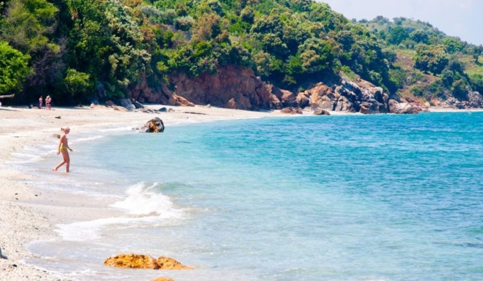platia-ammos-larissa-beach-001