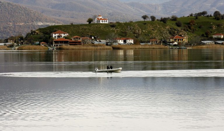 Φλώρινα: Δύο συλλήψεις για παράνομη αλιεία στη Μικρή Πρέσπα