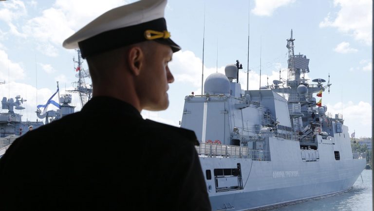 Αυξάνεται η ένταση στην Κριμαία – Σε αποκλιμάκωση καλεί η διεθνής κοινότητα