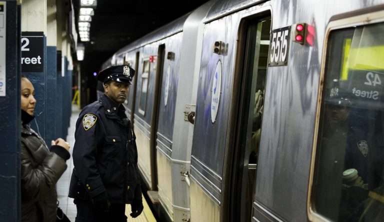 Ν. Υόρκη: Χάος στο μετρό από επέλαση… γρύλων και σκουληκιών