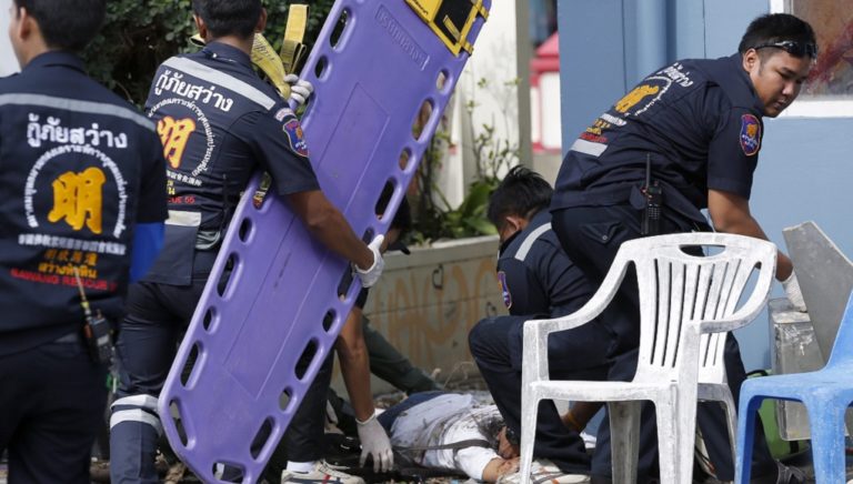 Μπαράζ εκρήξεων στην Ταϊλάνδη – Τέσσερις νεκροί και δεκάδες τραυματίες (video)
