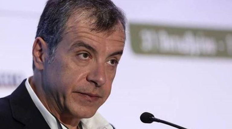 Ο Σ. Θεοδωράκης στο Συνέδριο του Παγκοσμίου Συμβουλίου Κρητών
