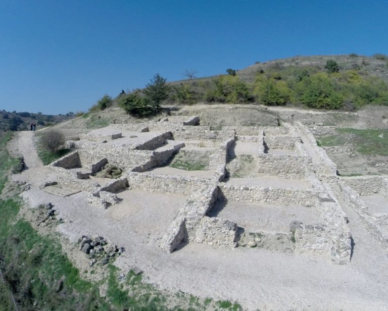 Ξένοι καθηγητές στον αρχαιολογικό χώρο Πετρών Αμυνταίου