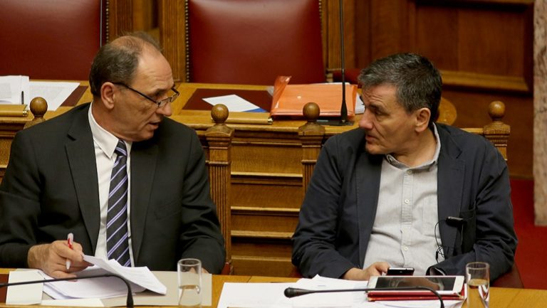 Συνάντηση Τσακαλώτου-Σταθάκη-Μοσκοβισί – Στην ατζέντα προαπαιτούμενα, χρέος και ΕΛΣΤΑΤ