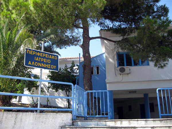 Ο δήμαρχος Αλοννήσου καταγγέλλει την συμπεριφορά νοσηλεύτριας