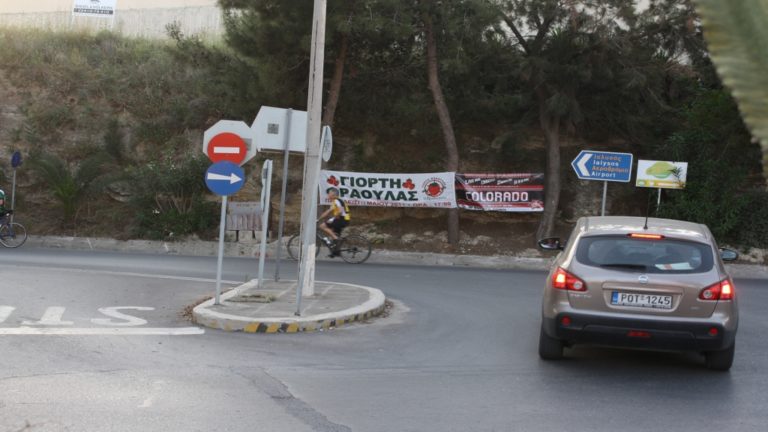 Ρόδος: Ανεξέλεγκτη η αφισορύπανση στη Ρόδο