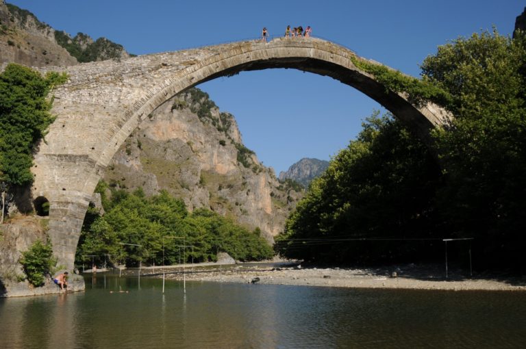 «Έτσι γιορτάζουν οι Έλληνες» στην ΕΡΤ1