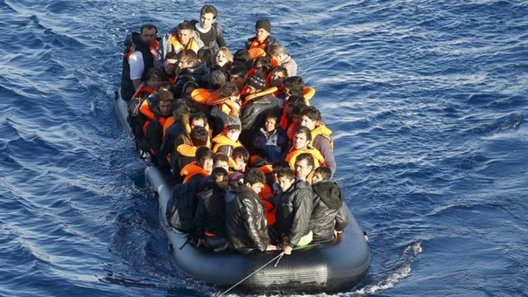 Κως: Τουρκική ακταιωρός δεν… είδε τη λέμβο που πέρασε από μπροστά της