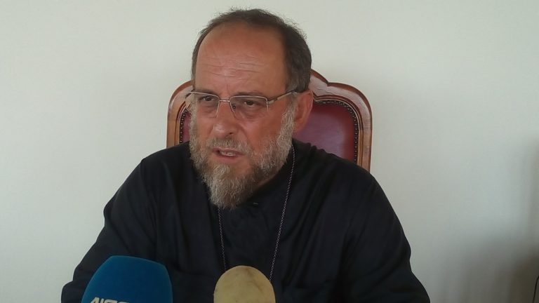 Ρόδος: Ιερό λείψανο του Αγίου Νεκταρίου στο ναό του Φαληρακίου