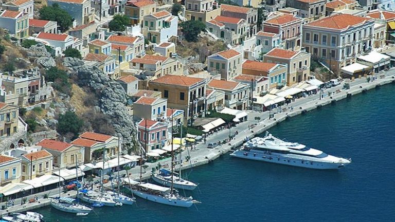 Σύμη: Στον υπερβάλλοντα ζήλο απέδωσε ο δήμαρχος τη μη προσέγγιση θαλαμηγών