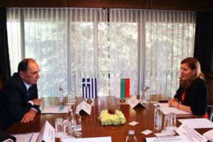 Σταθάκης με την υπουργό Τουρισμού Νικολίνα Ανγκέλκοβα