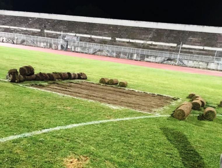 Χανιά: Υπογράφηκε η σύμβαση για το νέο χλοοτάπητα στο γήπεδο ποδοσφαίρου Κολυμβαρίου