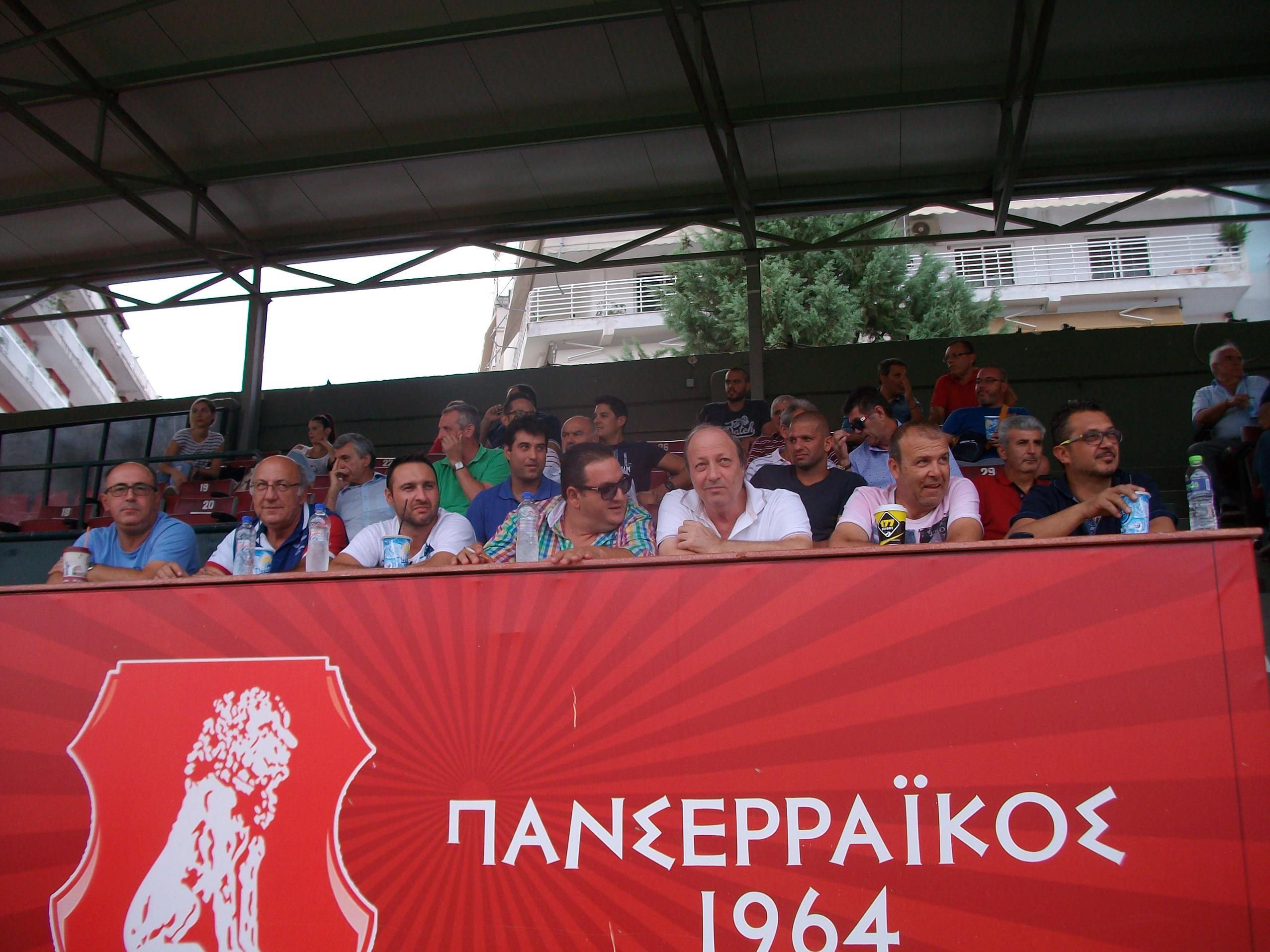 Ο Παναγιώτης Χαλκίδης με τους «μόνιμους» φίλους της ομάδας