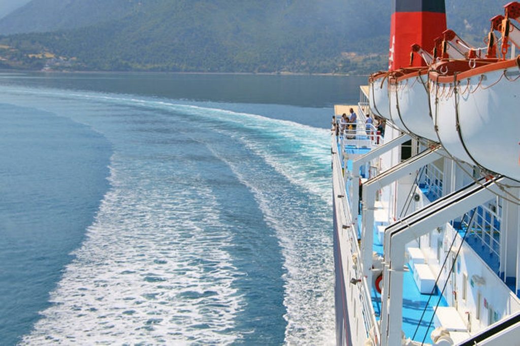 Ταξιδεύουν τα πλοία από και προς την Κρήτη