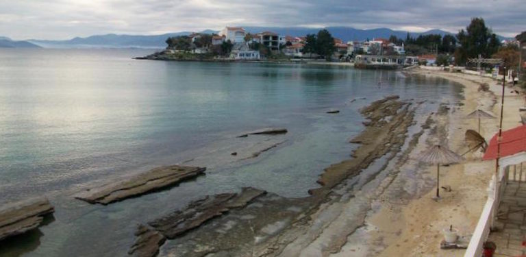 Βόλος: Καθαρές οι κοντινές στο Βόλο ακτές