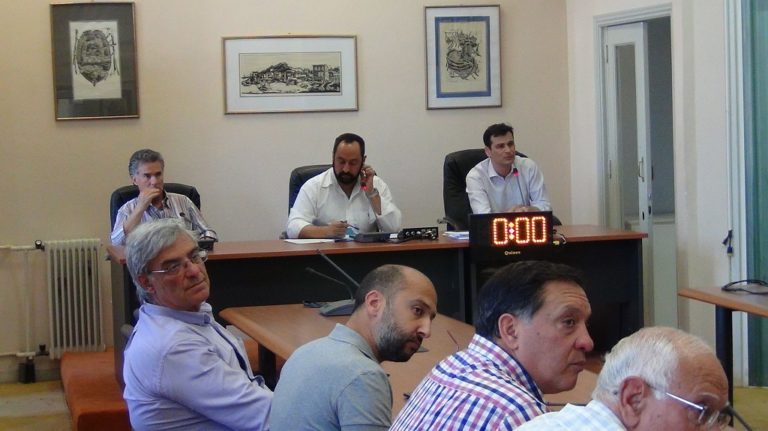 Χίος: Διπλό Δημοτικό Συμβούλιο με 2ο θέμα το προσφυγικό