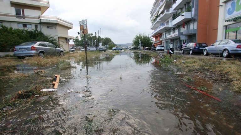 Εκτεταμένες καταστροφές από την θεομηνία (video)