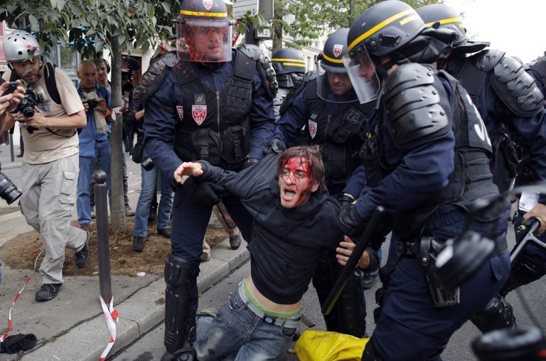 Έξι τραυματίες στη διαδήλωση για τις αλλαγές στα εργασιακά στο Παρίσι
