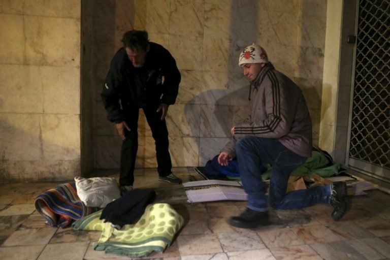 «Outside»: Ένα παιχνίδι για τις δυσκολίες της ζωής στους δρόμους