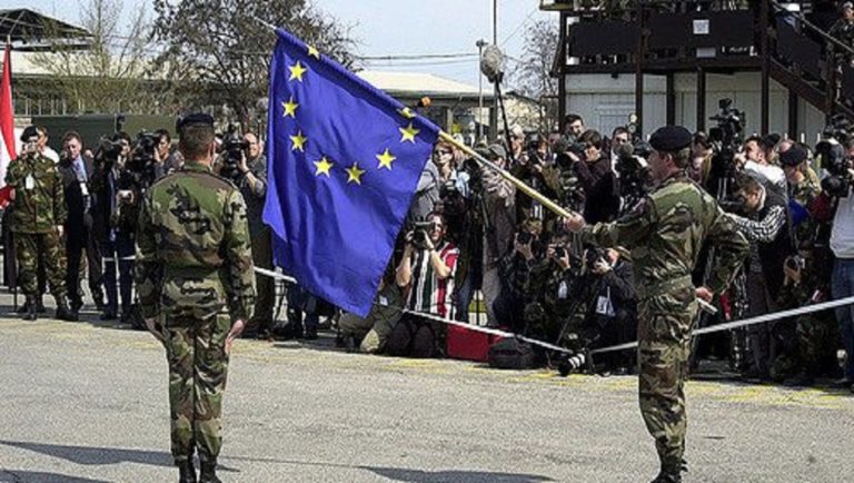 Διχάζει το γαλλογερμανικό σχέδιο “κοινής άμυνας” – Μογκερίνι: Δεν πρόκειται για ευρωστρατό