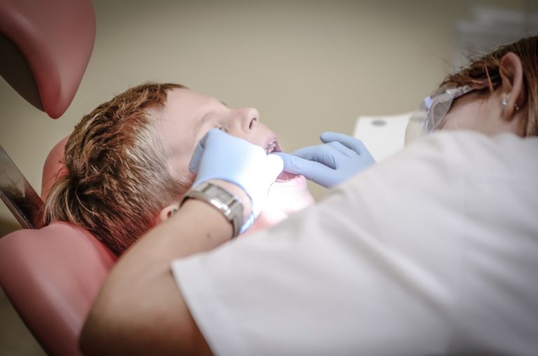 Άρθρο του ορθοδοντικού Δημητρίου Κλούκου, για την οδοντική και ορθοδοντική φροντίδα των παιδιών