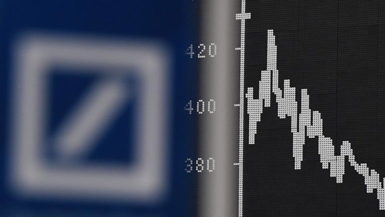 Η αμήχανη στιγμή της Deutsche Bank για τον κ. Σόιμπλε