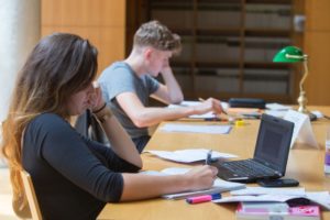 ΦΟΙΤΗΤΕΣ ΣΤΗΝ ΚΕΝΤΡΙΚΗ ΒΙΒΛΙΟΘΗΚΗ ΤΟΥ ΑΠΘ