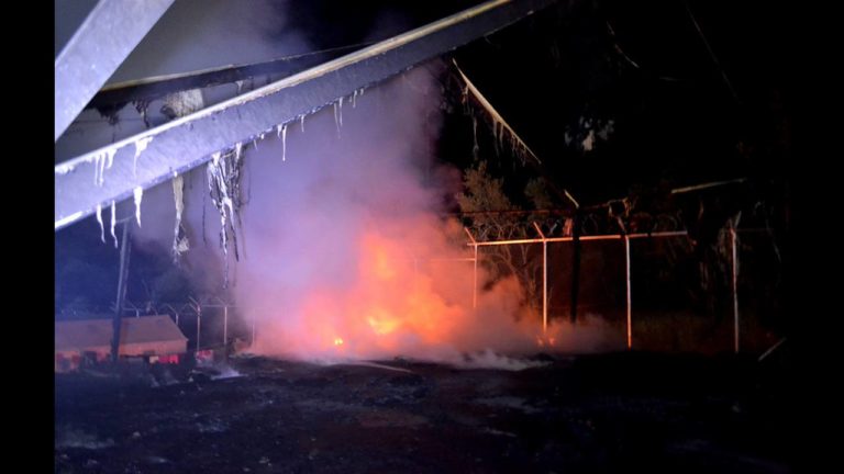 Καταστράφηκε το 60% των εγκαταστάσεων του χοτ σποτ από τις φλόγες στη Μόρια