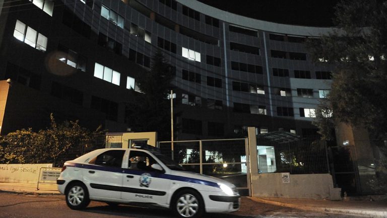 Εν αναμονή “λευκού καπνού” – Μαραθώνιος για τις τηλεοπτικές άδειες (upd+video)