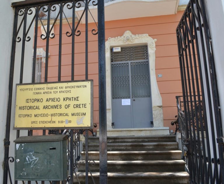 Κρήτη: Aντιδράσεις για την απομάκρυνση Κ. Φουρναράκη από το Ιστορικό Αρχείο