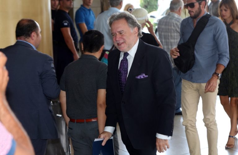 Μαραθώνιος επαφών Θεσμών-κυβέρνησης (video)