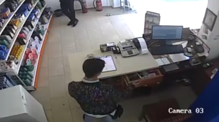 Του πήραν τα λεφτά και έγιναν καπνός