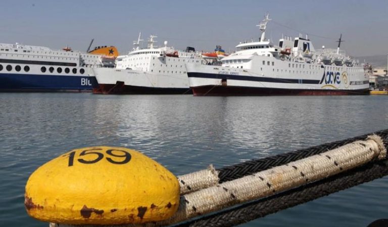 Μηχανική βλάβη στο “Ποσειδών Ελλάς” στο λιμάνι του Πειραιά