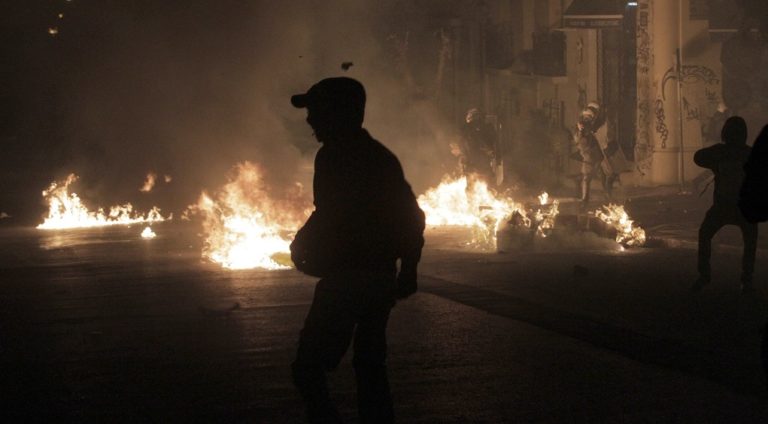 Δύο συλλήψεις για επίθεση με μολότοφ σε διμοιρία των ΜΑΤ