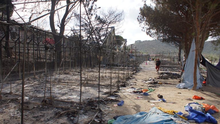 Σε εξέλιξη η ανακατασκευή του καταυλισμού στη Μόρια (video)