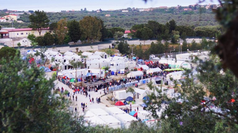 Εξηγήσεις ζητά η ΔΗΣΥΜ για τους θανάτους προσφύγων σε Κέντρα Υποδοχής