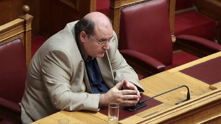 «Στις δημοκρατίες δεν αποφασίζει ένα σχολείο ή μια γειτονιά για το πού θα φοιτήσουν τα προσφυγόπουλα»(video)