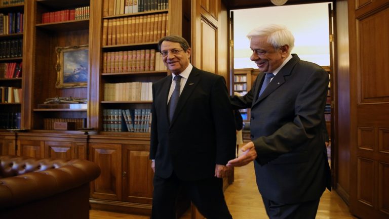 Συνάντηση Παυλόπουλου – Αναστασιάδη με μηνύματα σε Τουρκία και ΕΕ