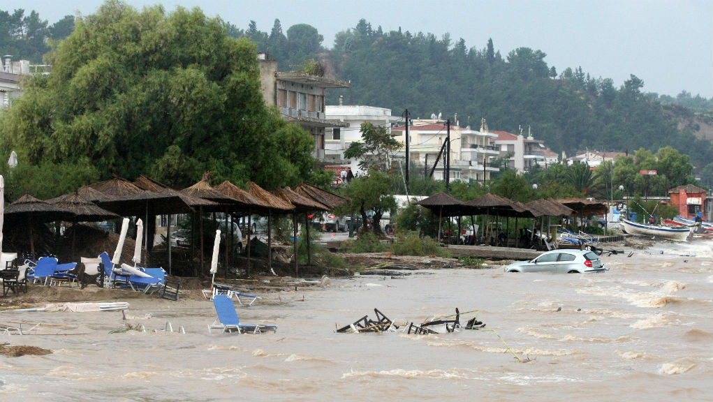 Καταστροφή στην παραλία της Αγίας Τριάδας